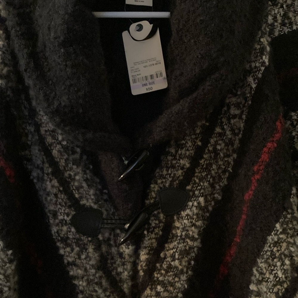 Chic Plaid Wool Poncho in Black, Cream, and Red - Picture 5 of 6